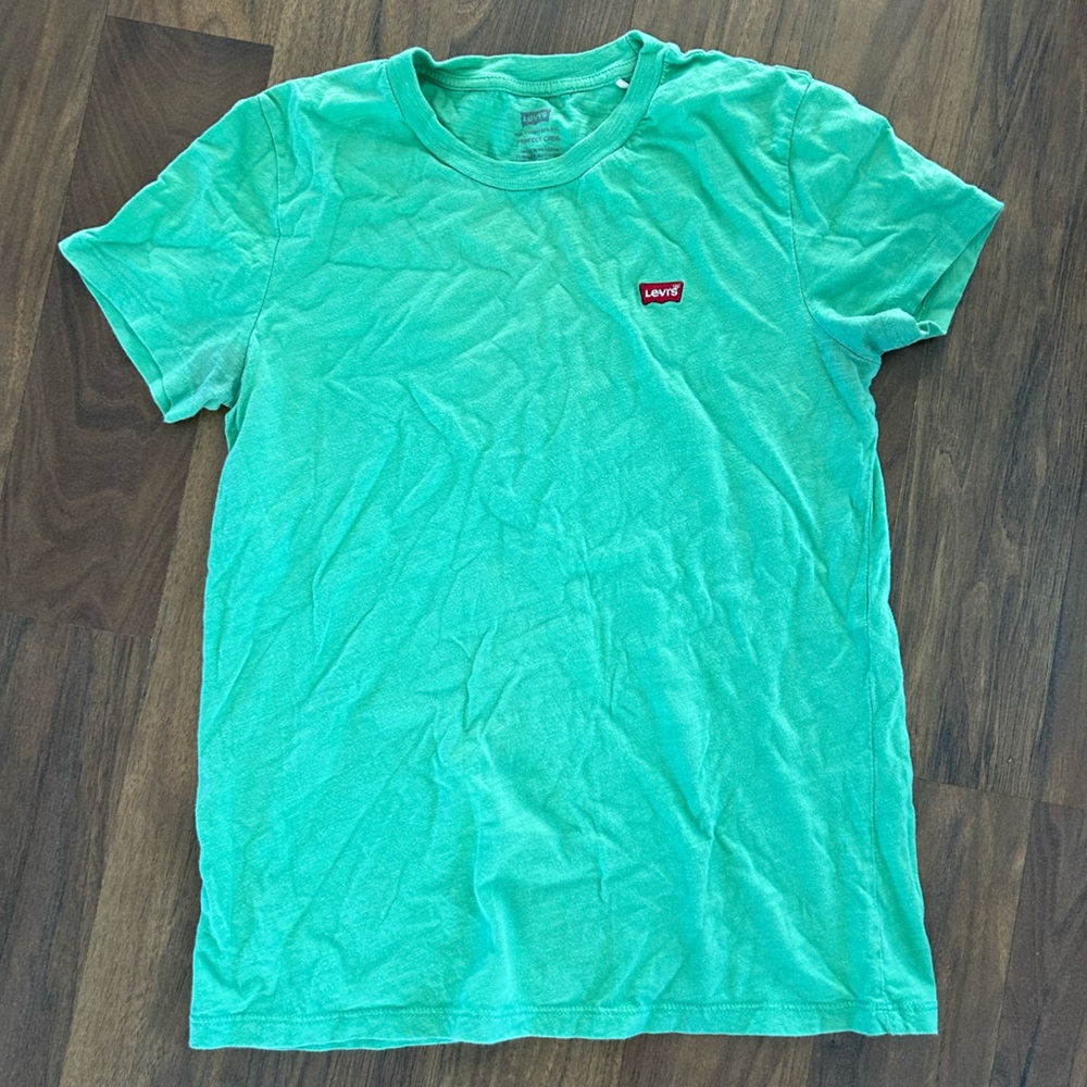 Levi’s tshirt